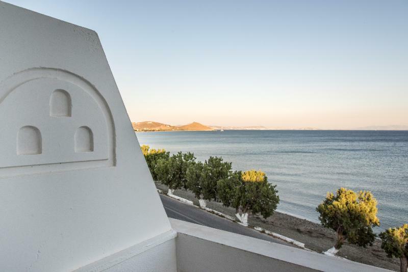 Aeolos Bay Hotel Tinos Exterior photo